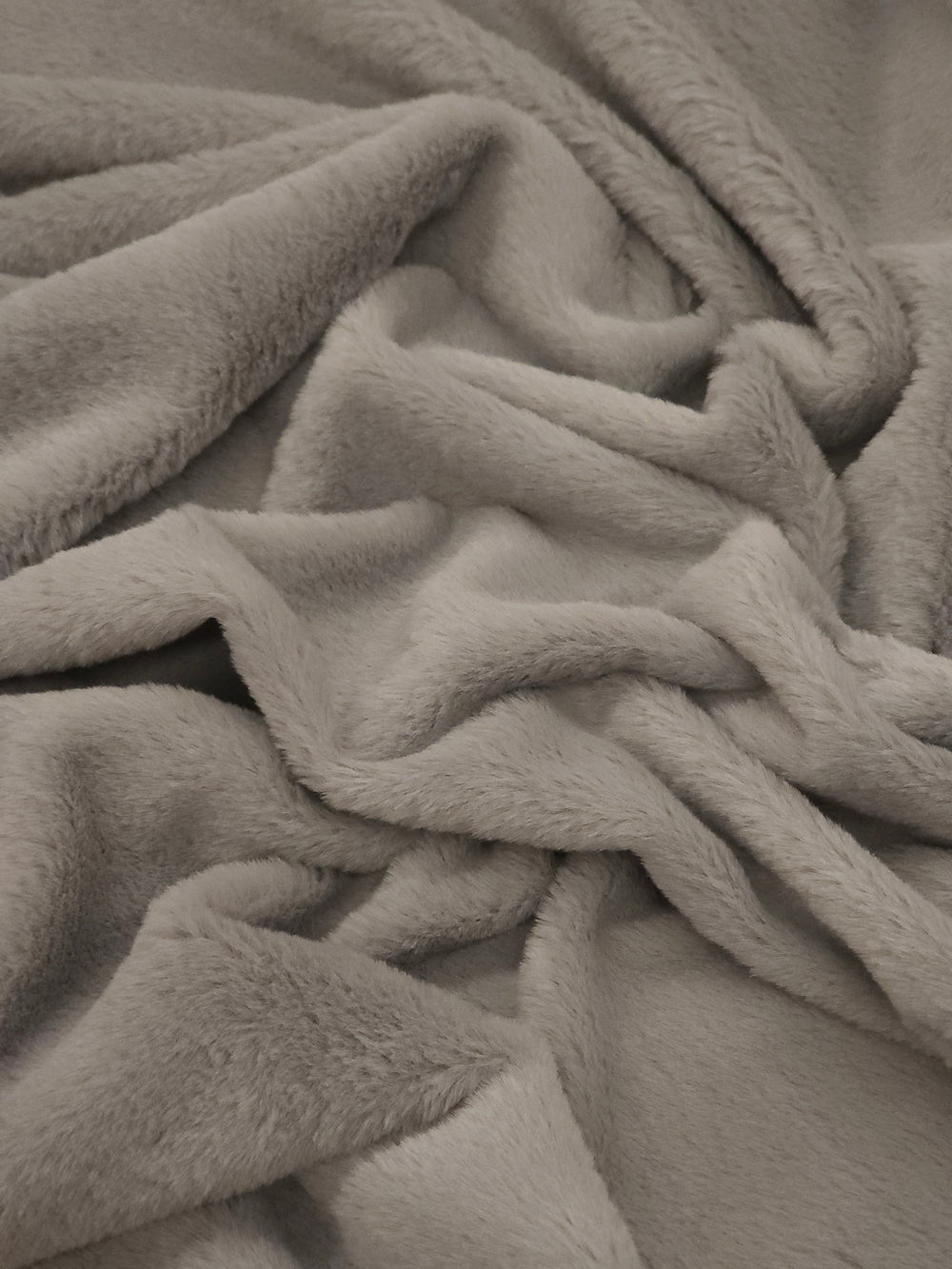 Softy Peluş Kumaş – yüksek dökümlü, Döşemelik, Kostüm, Yastık - Kırlent kılıfı için – Açık Gri