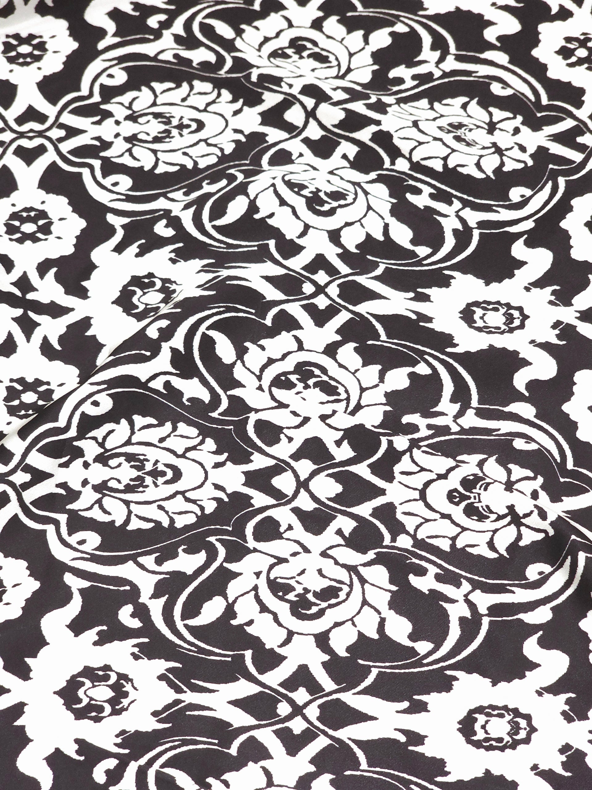 Damask Desenli Krep Saten Kumaş