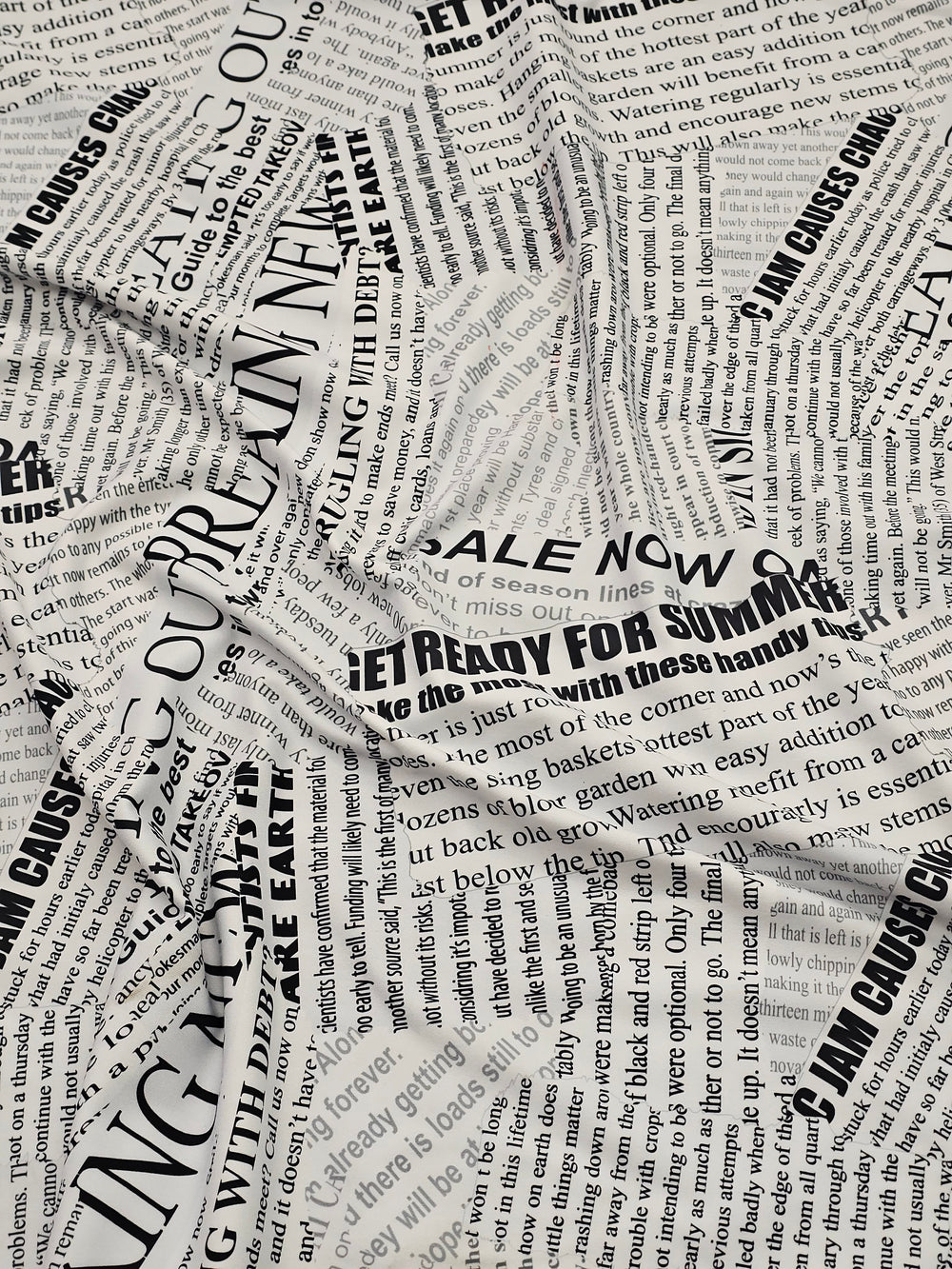 Gazete desenli ince dalgıç kumaş, esnek ve form tutucu yapısıyla elbise ve etek için uygun