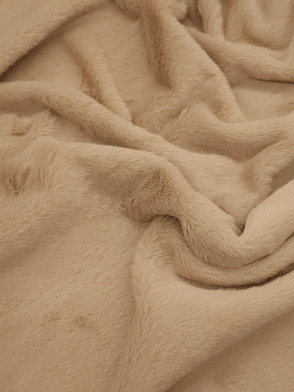 Softy Peluş Kumaş – yüksek dökümlü, Döşemelik, Kostüm, Yastık - Kırlent kılıfı için – Latte