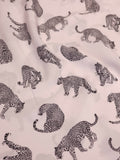 İpeker leopar desenli cupro kumaş, yumuşak ve dökümlü ipeksi dokusuyla giyime uygun