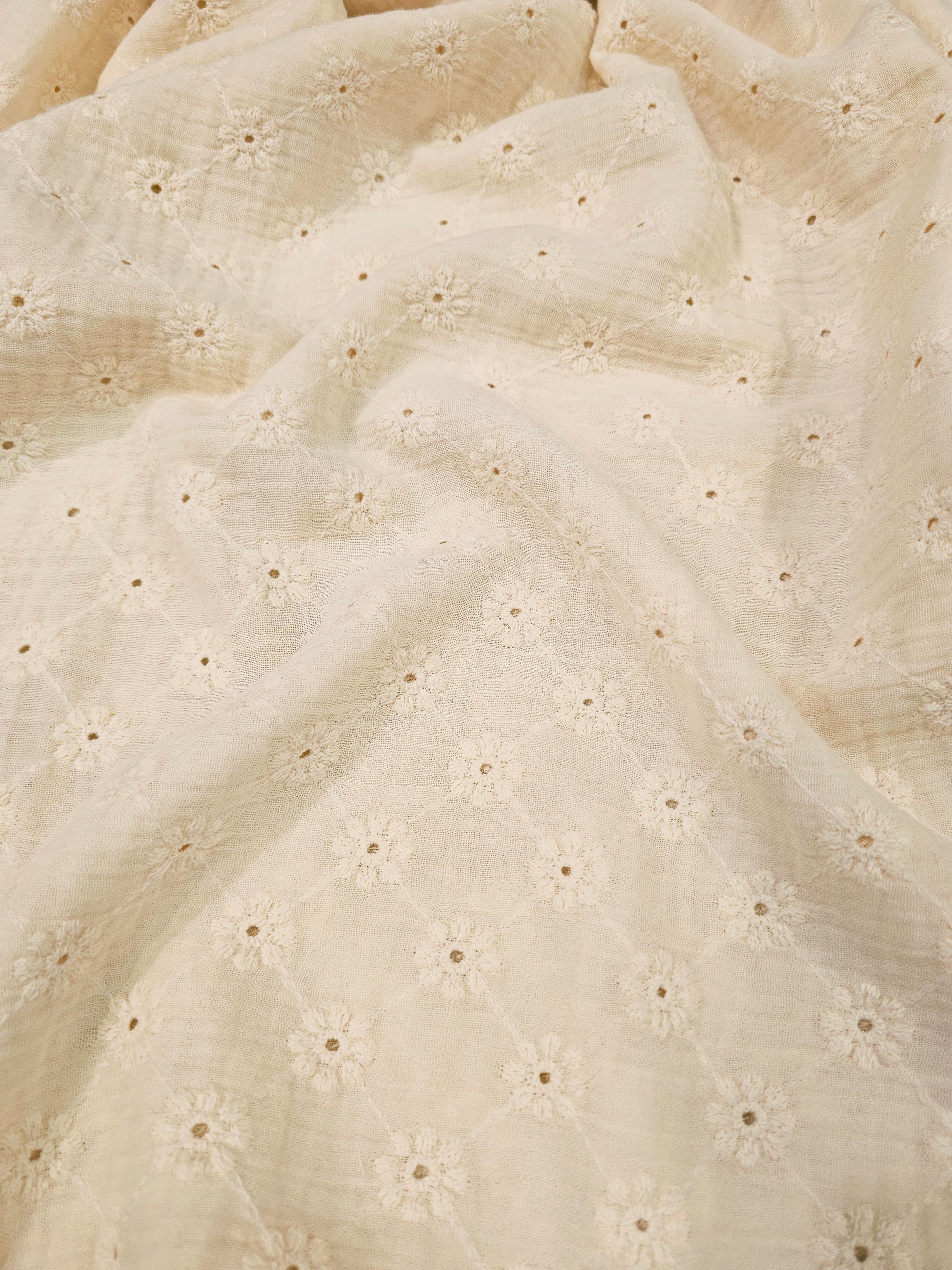 Daisy Embroidered Frilled 2-Layer Muslin