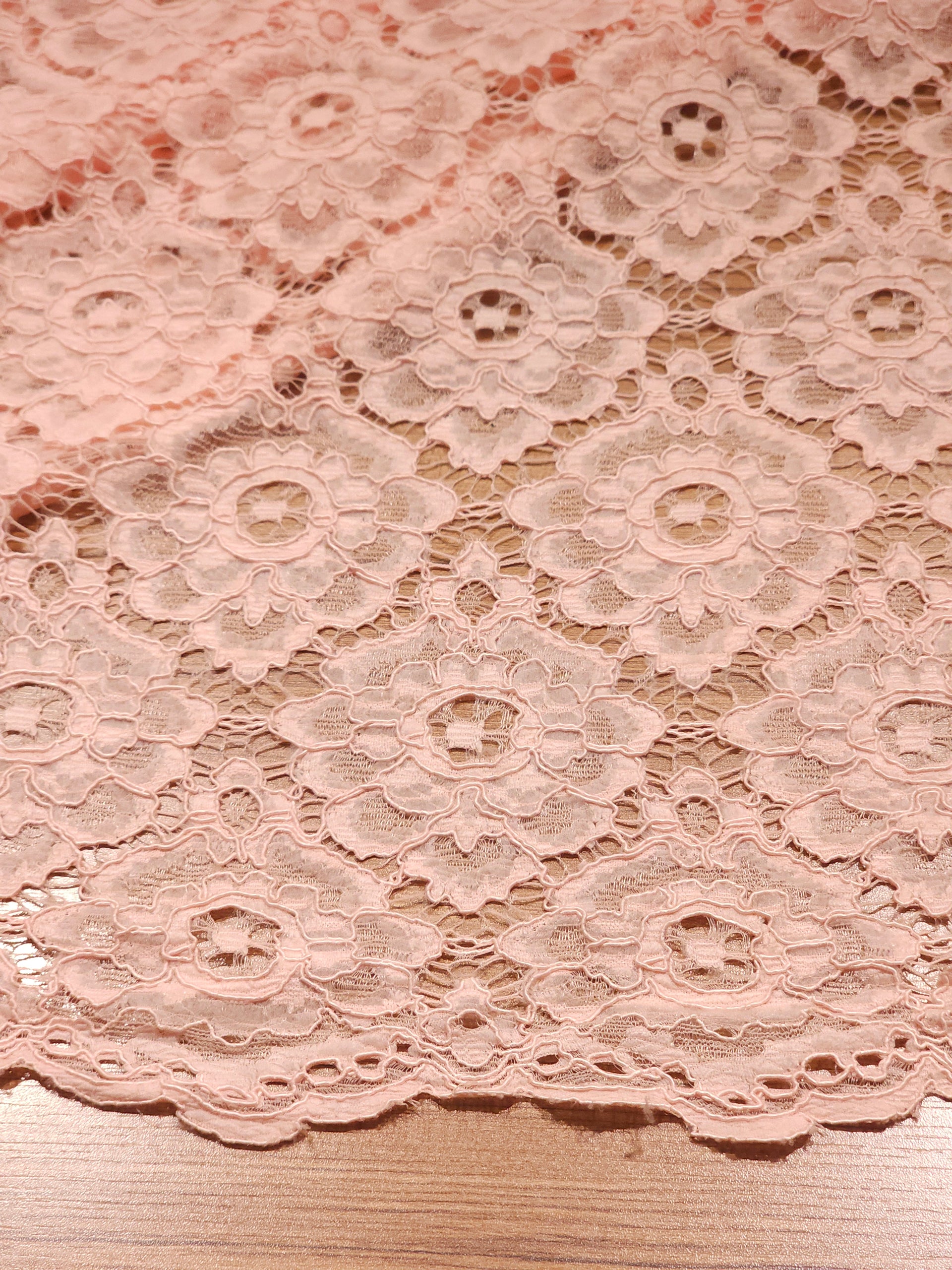Damask Desenli Kordone Dantel Kumaş
