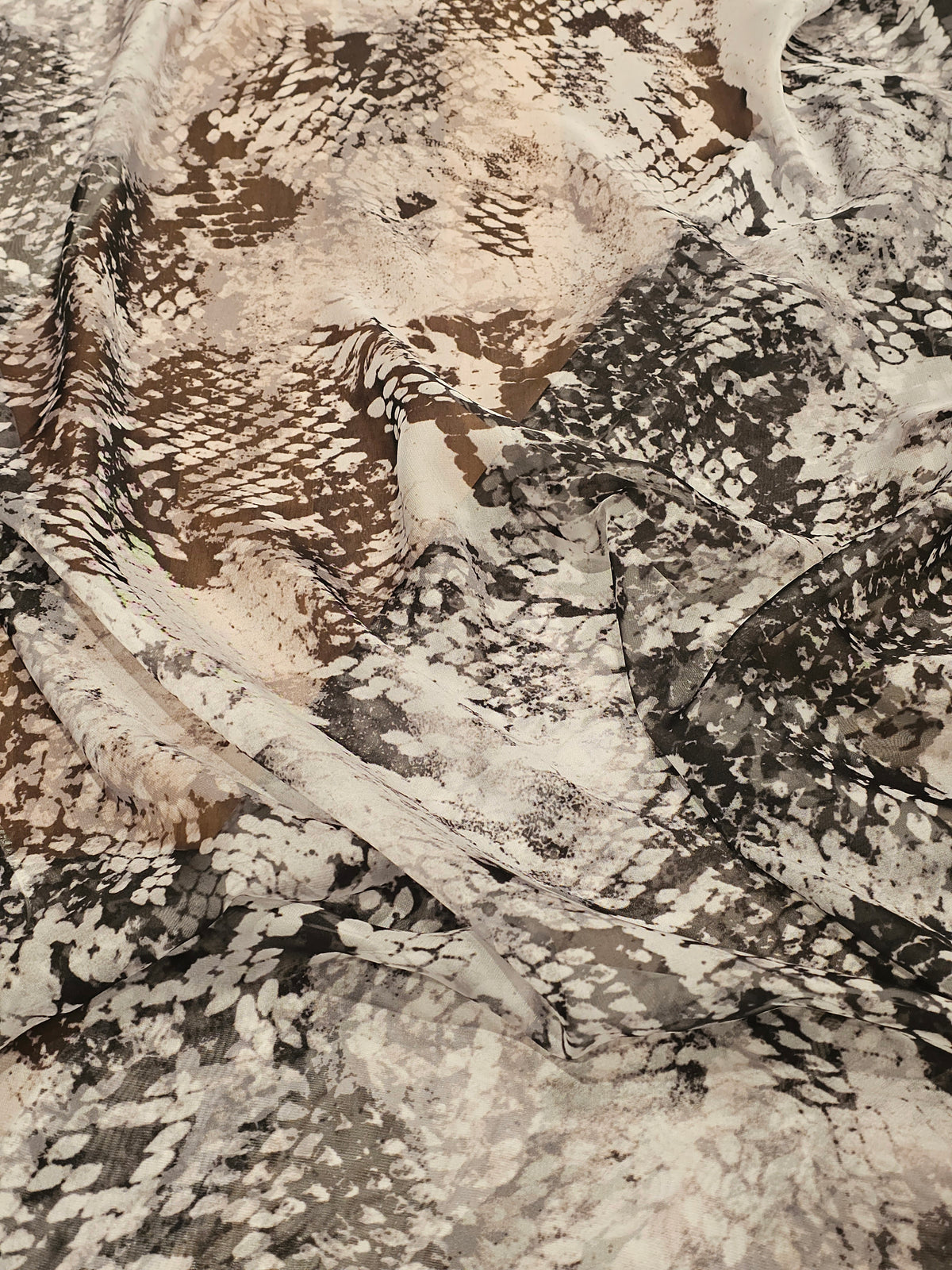 Yılan Desenli İpeksi Şifon Kumaş