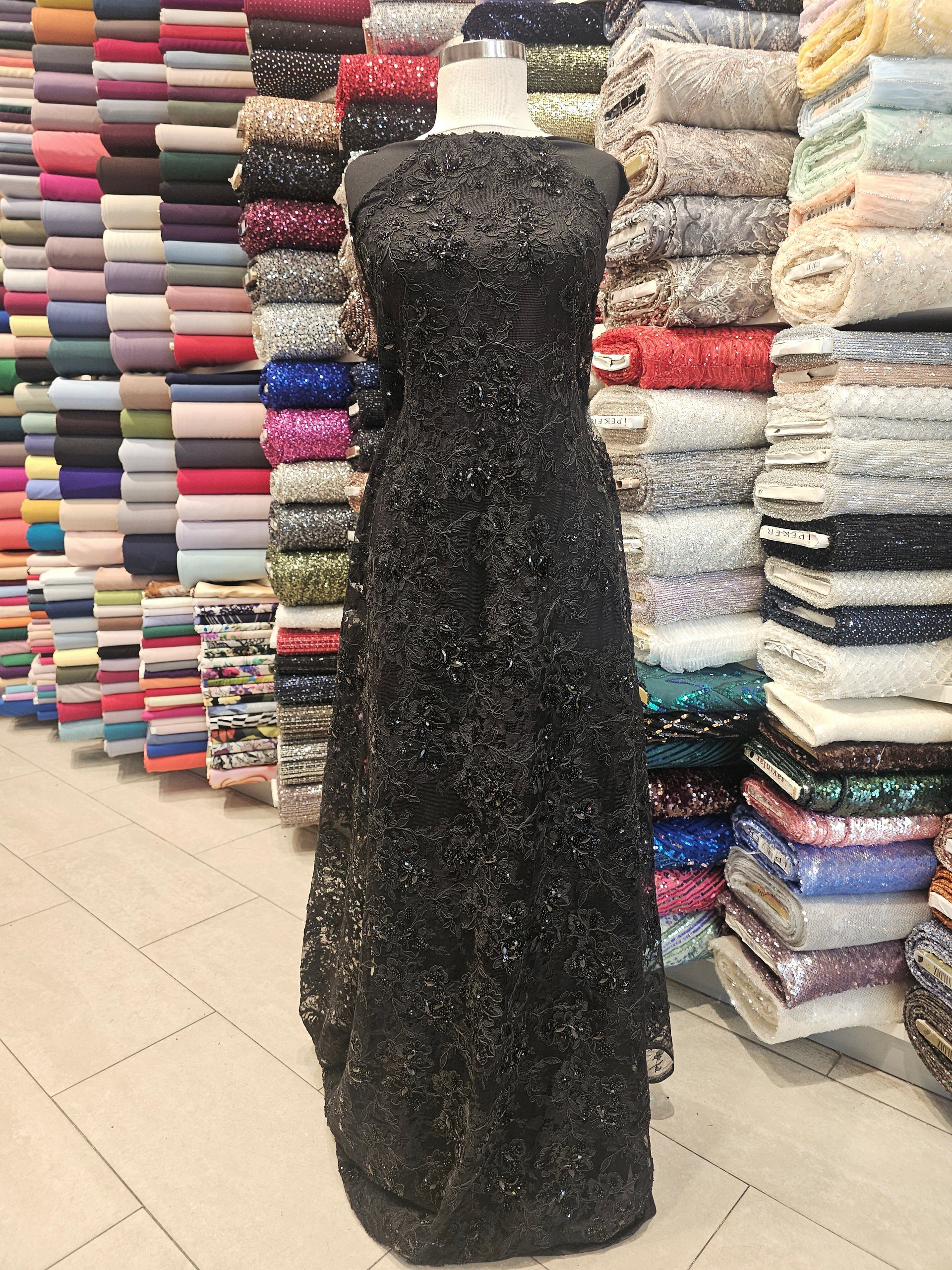 Kristal İşlemeli Kordone Dantel Kumaş