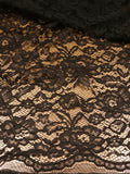 Çiçek Desenli Kordone Dantel Kumaş – floral desenli, orta dökümlü, Abiye, Elbise, Bluz için – Siyah
