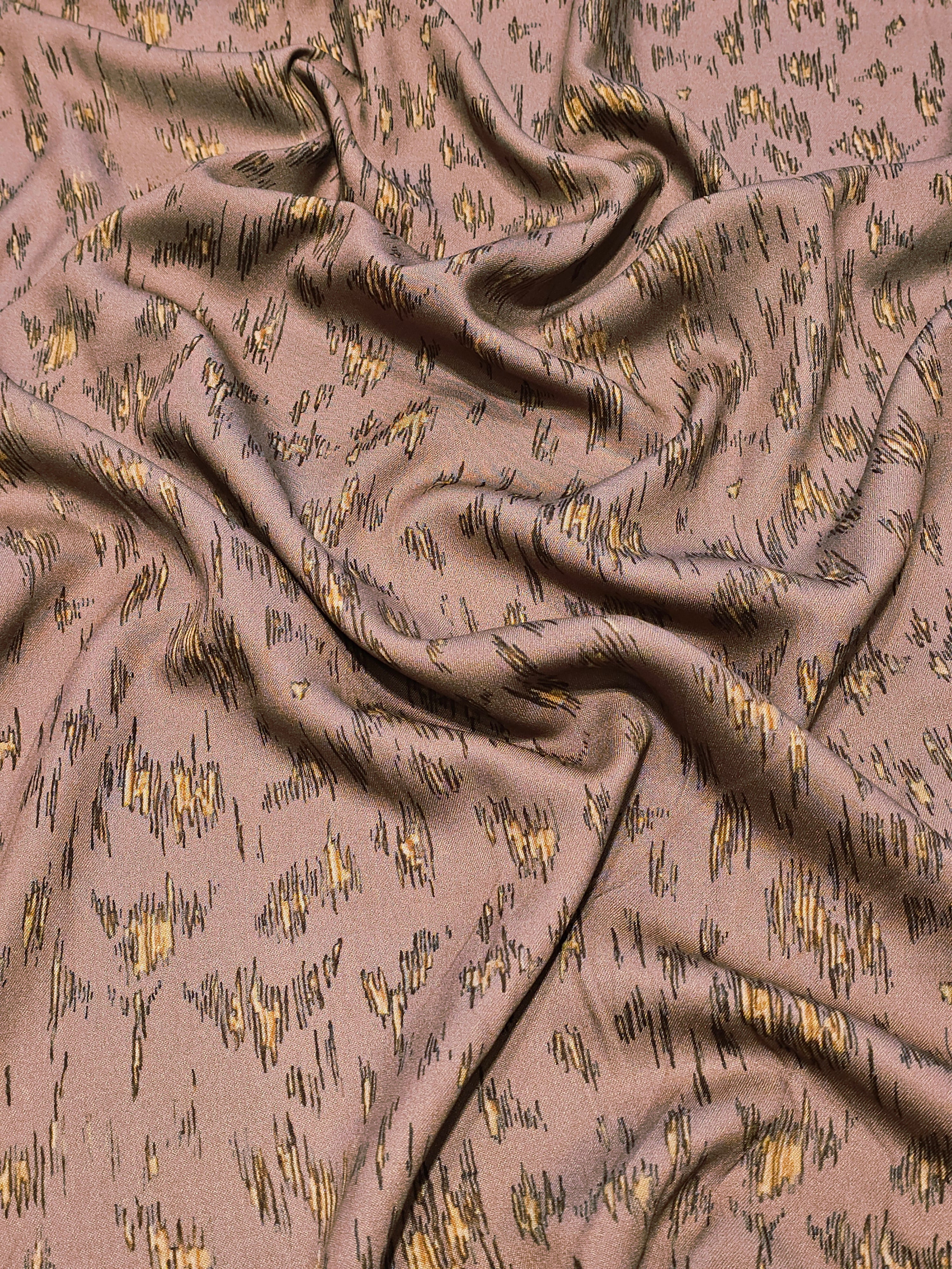 Belmondo Viscose with Gold Ripped Pattern