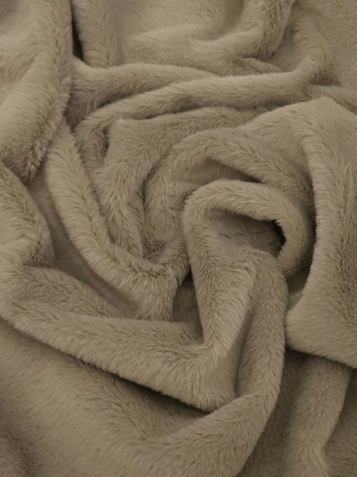 Softy Peluş Kumaş – yüksek dökümlü, Döşemelik, Kostüm, Yastık - Kırlent kılıfı için – Vizon