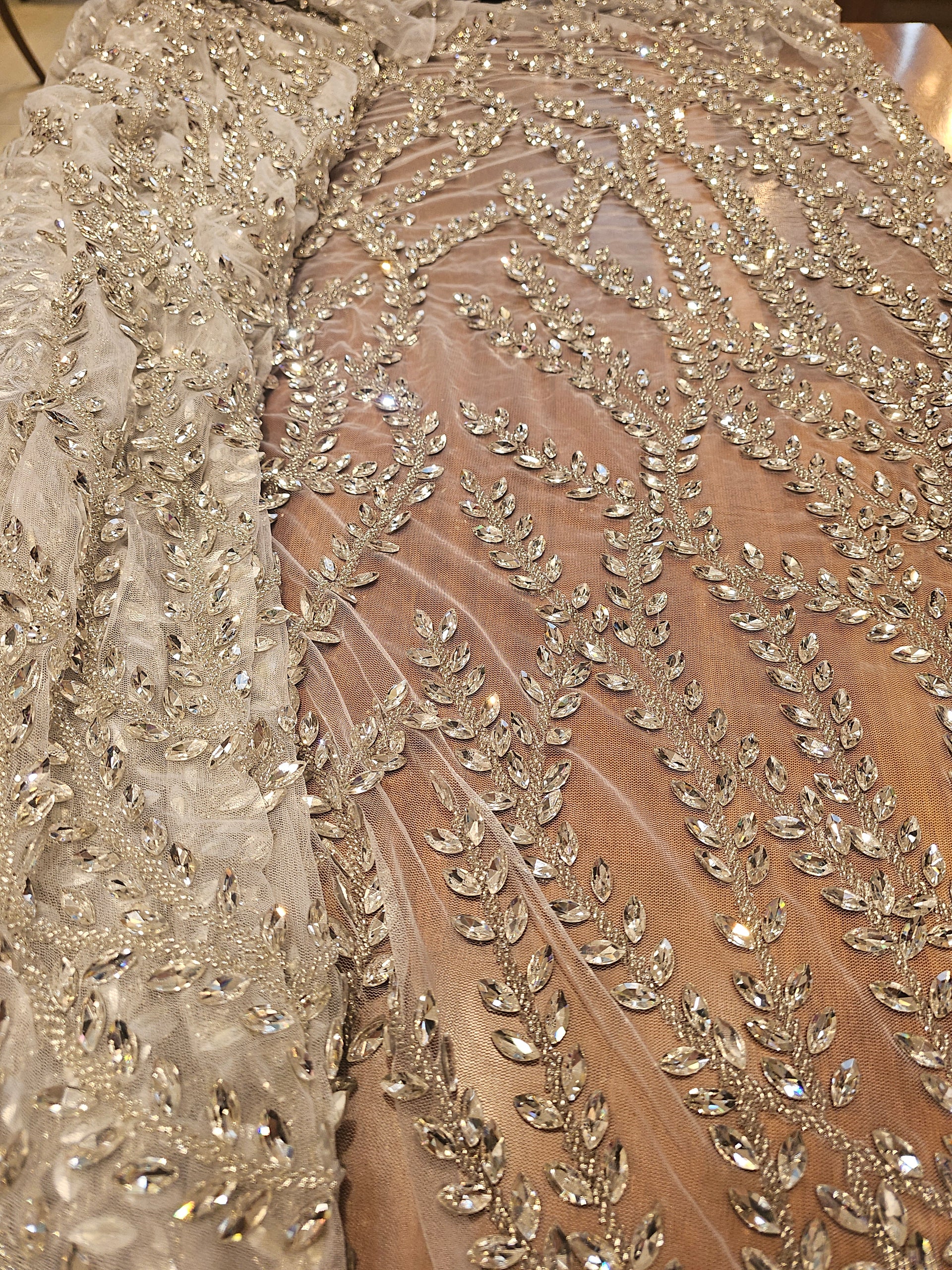 Kristal Yapraklar İşlemeli Kumaş