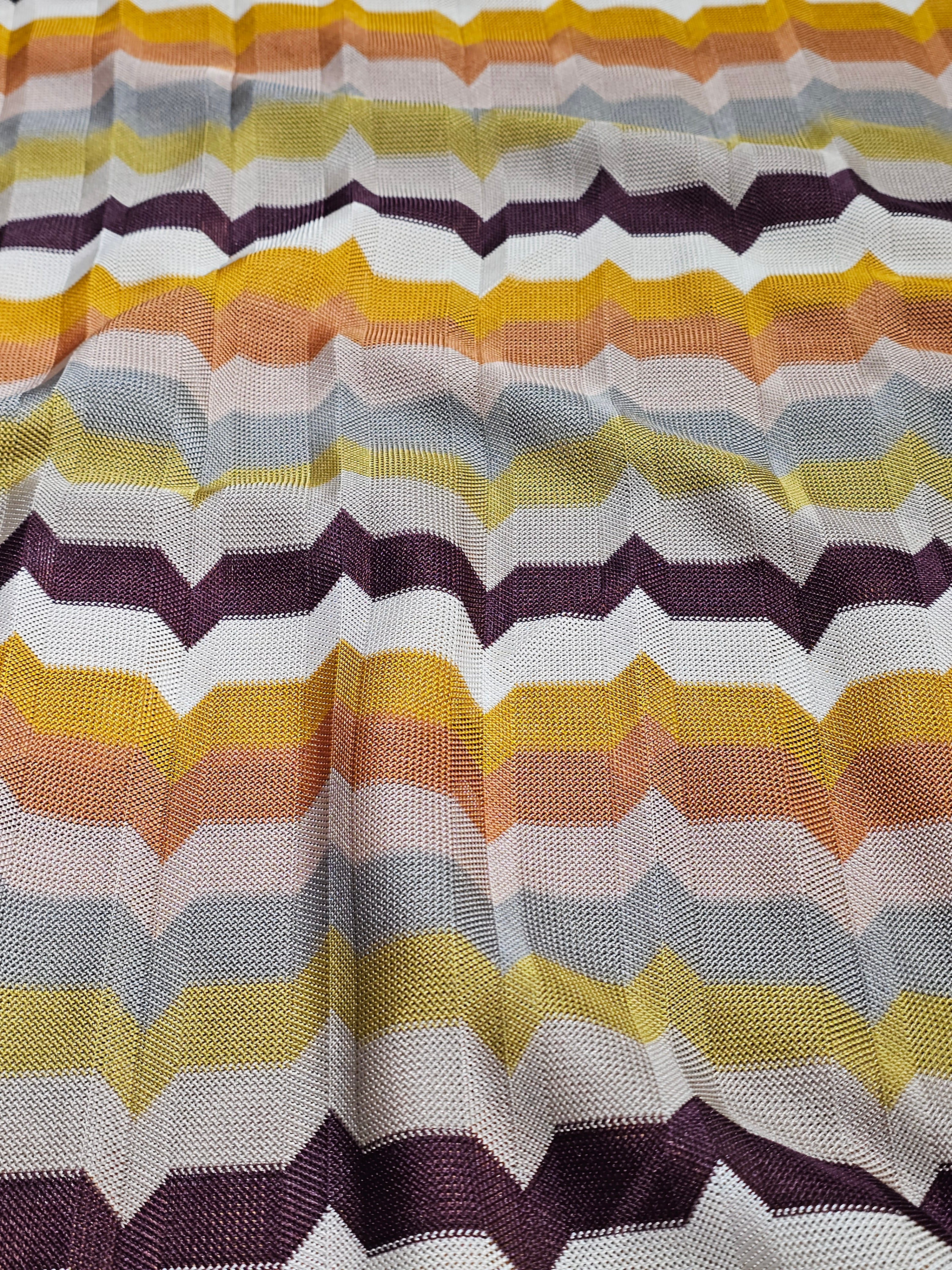 Geometric Wave Missoni Pattern Knitted Fabric
