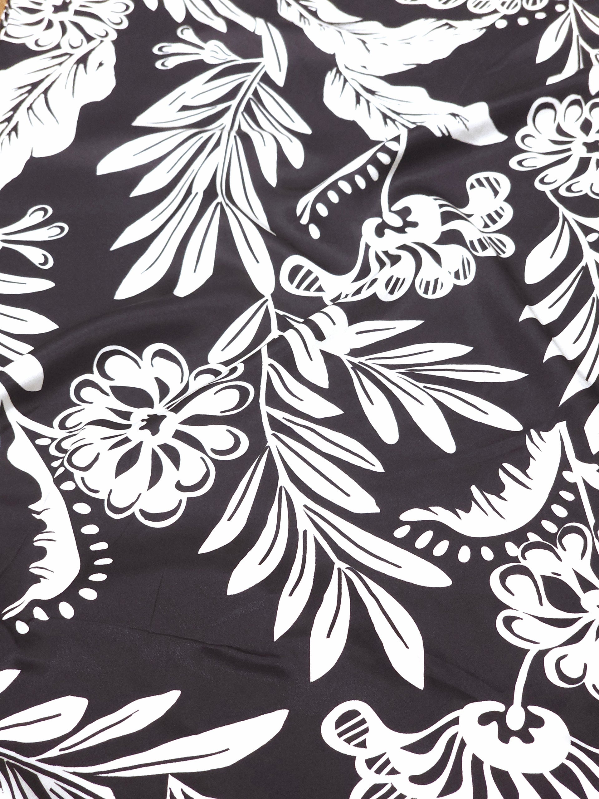 Floral Desenli Krep Saten Kumaş