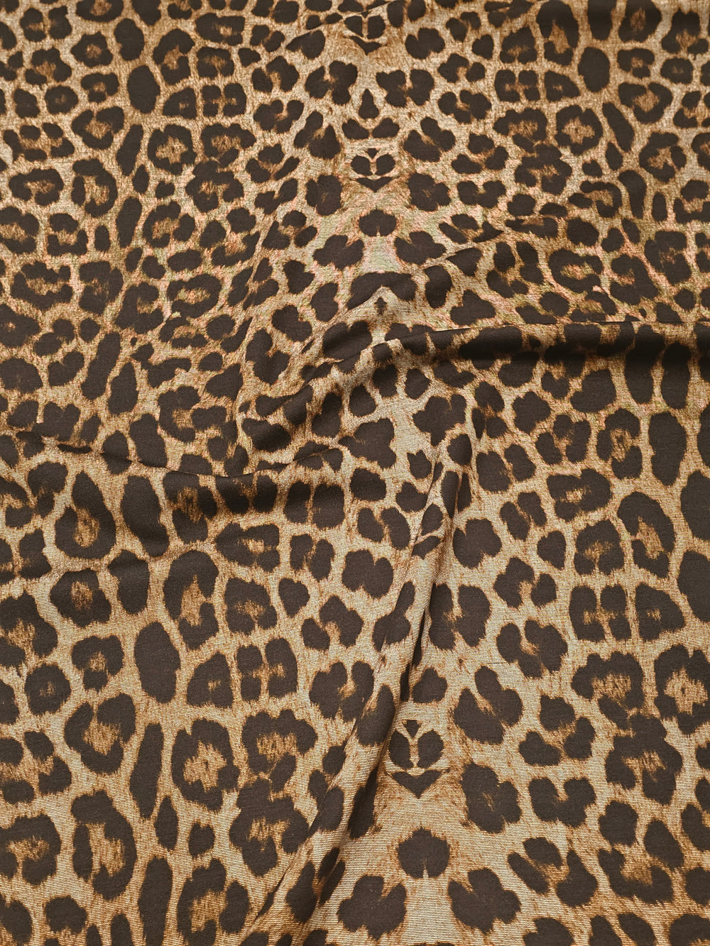 Leopar desenli penye örme kumaş, yumuşak ve esnek yapıda