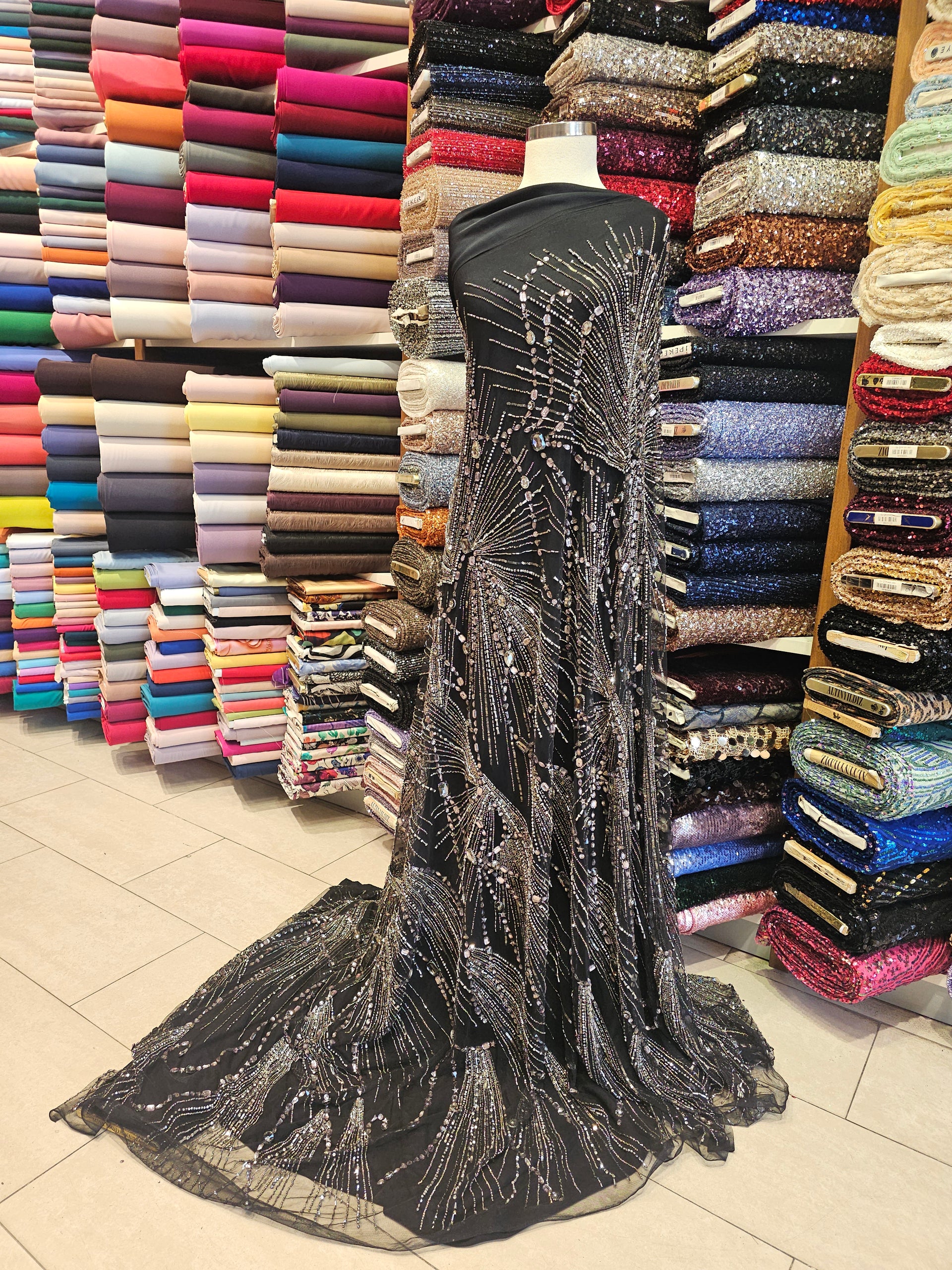 Büyük Cam Kristal İşlemeli Kupon Kumaş