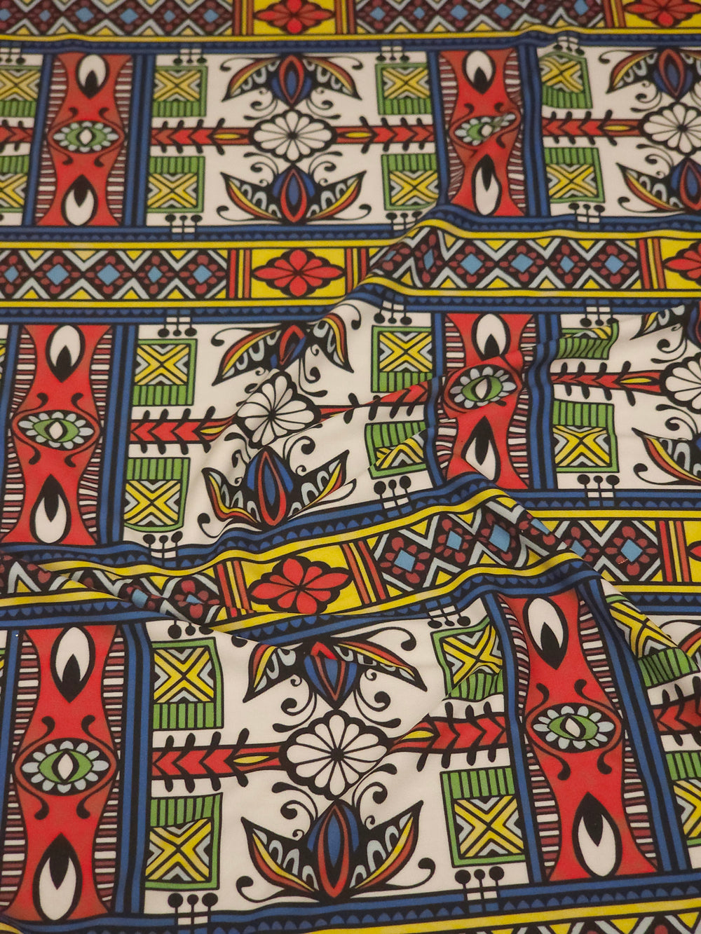 Kilim desenli Venezia örme kumaş, esnek ve akışkan yapılı, bluz ve etek için uygun
