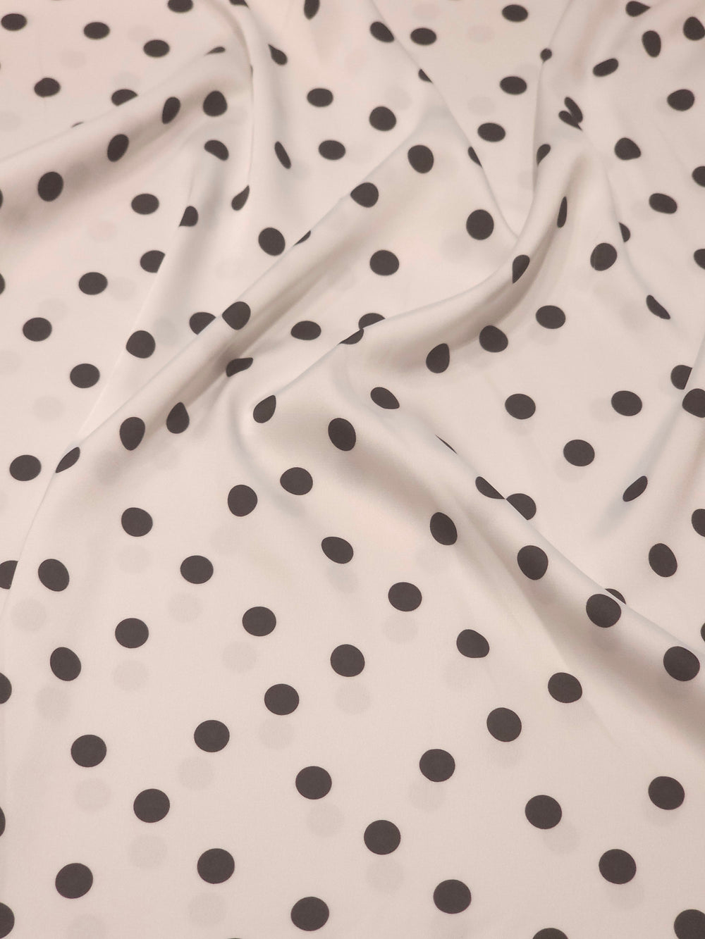 Saten Kumaş – Geometrik Desenli, Orta Dökümlü, Parlak, Elbiselik, Bluzluk, Gömleklik | Çerçiler Kumaş